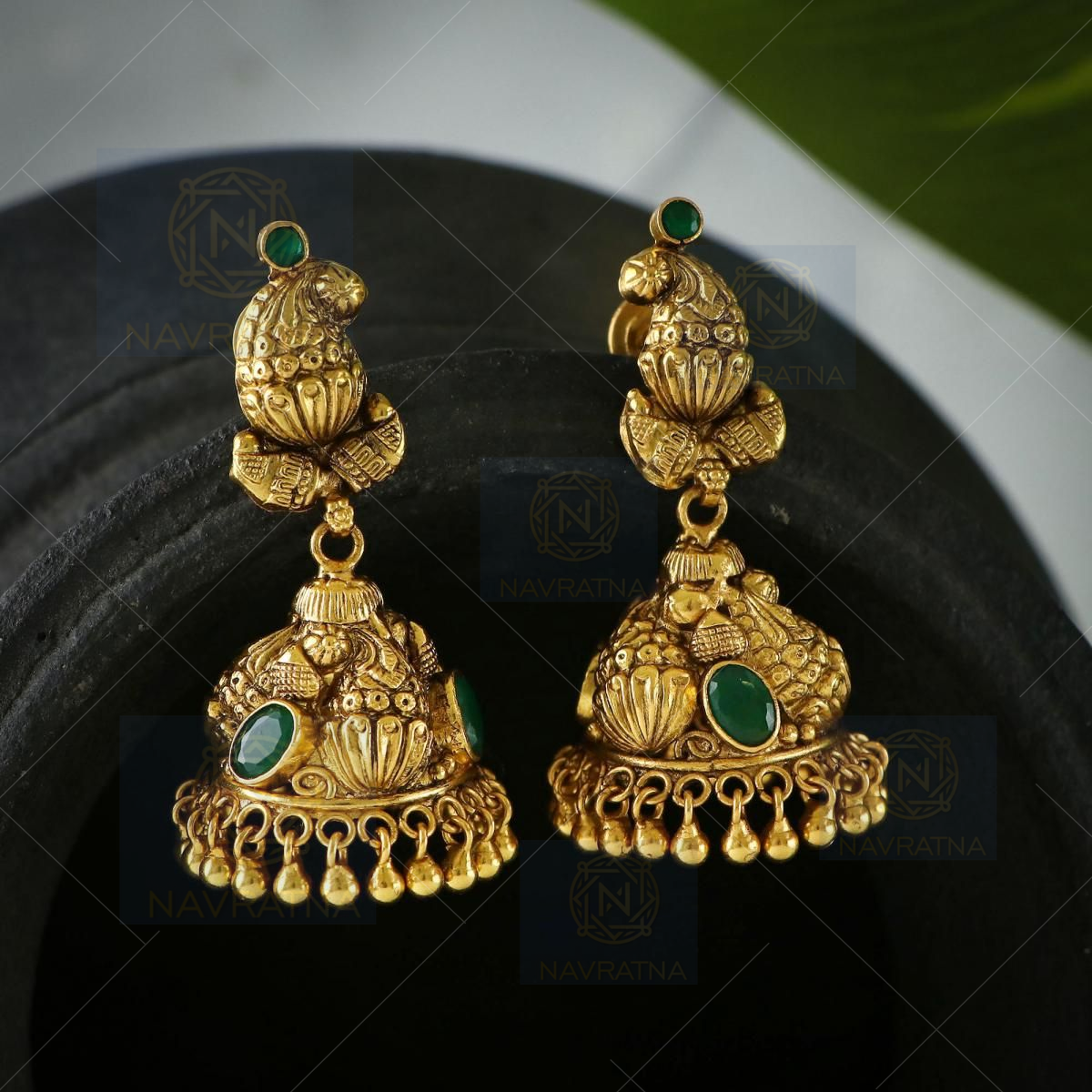 Amazon.com: Bodha Traditional Indian Traditional Antique Gold Jhumka  Earrings for Women 22K (SJ_1539): Clothing, Shoes & Jewelry